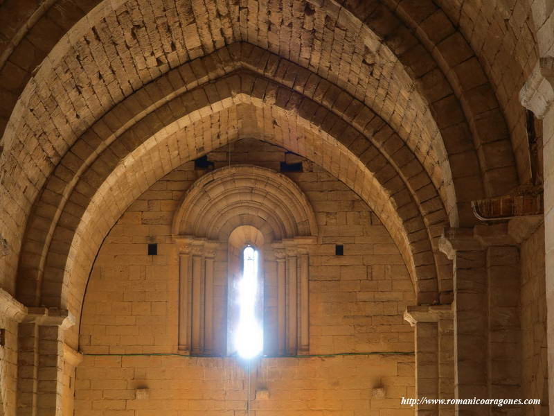 INTERIOR DEL VENTANAL DE PONIENTE